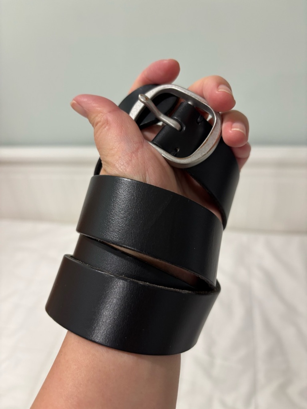 Banana Republic Black Leather Belt with Silver-Tone Oval Buckle 32-36”